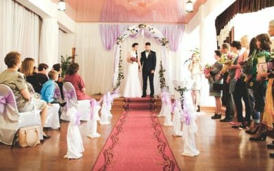 Is it advisable to marry in Hong Kong without an agency?
