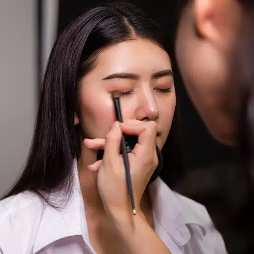 Make Up Artist